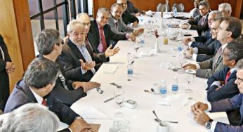 Lula se reúne com parlamentares petistas em café da manhã