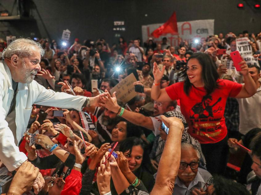 Personalidades divulgam manifesto denunciando perseguição a Lula