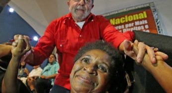 “Meu sangue é vermelho, mas é brasileiro”, diz Lula em ato pela democracia