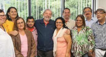 Lula se reúne com movimentos de moradia