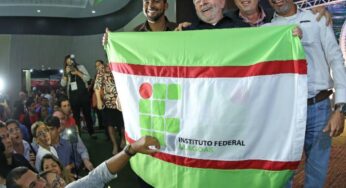 “O Brasil acumulou dívidas históricas com a educação”, diz Lula no Acre