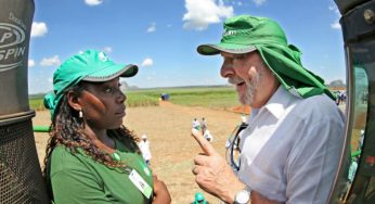 Lula visita projeto de agricultura familiar em Angola