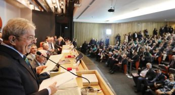 Lula lembra que PT assinou Constituição