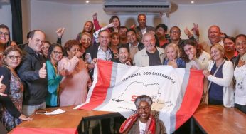 Fora da política é golpe, diz Lula a sindicalistas da enfermagem