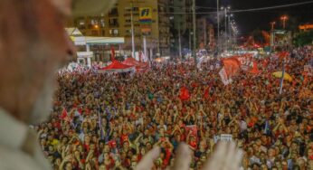 Lula reúne multidão em São Leopoldo no encerramento da passagem pelo Rio Grande do Sul
