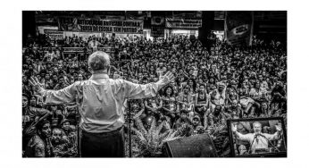 Em congresso de professores, Lula conclama união das esquerdas para luta contra perdas de direitos dos trabalhadores