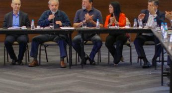 Em reunião com bancada, Lula alerta: querem criminalizar o PT