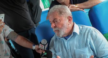 “Dinheiro na mão de rico fica parado no banco. Dinheiro na mão de pobre movimenta a economia”, diz Lula em artigo inédito
