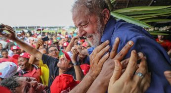 “Pra gente consertar esse país é preciso colocar o povo para participar do mercado”, afirma Lula