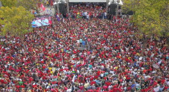 Brasileiros começam o sábado dizendo sim à democracia