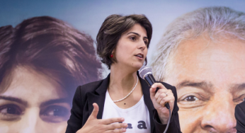 “Tira a tua arma do caminho, eu quero passar com um professor”, afirma Manu