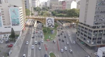 Faixa gigante com o rosto de Lula é estendida no Viaduto Santa Efigênia (SP)