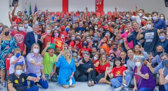 Lula se encontra com participantes da Vigília Lula Livre