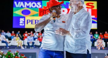 Ex-catador e ex-servente, médico formado pelo Prouni agradece a Lula durante ato em Olinda (PE) 