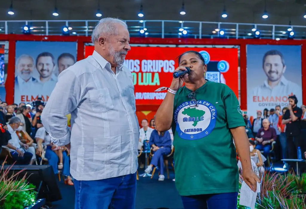 Catadora de recicláveis Marua Marta com Lula