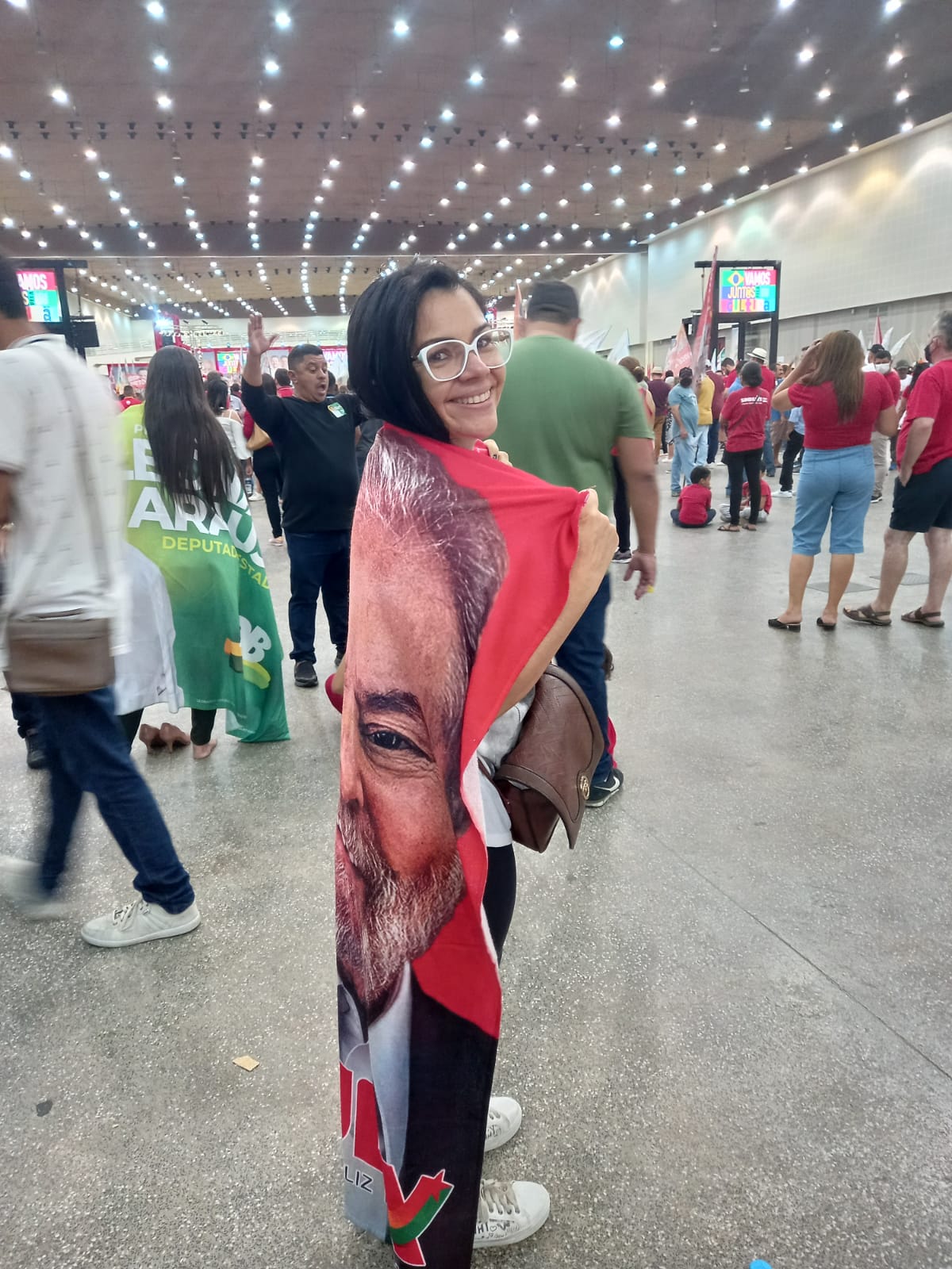 Não poderia faltar a famosa toalha do Lula nas fotos do grupo Ceará é Lula 
