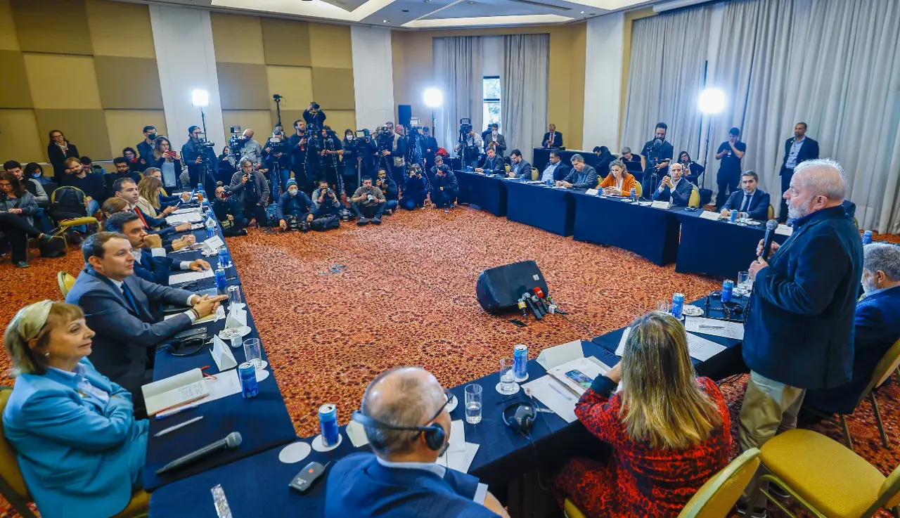 Lula fala de parcerias em ciência e tecnologia com eurodeputados