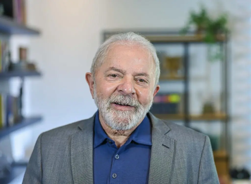 Lula: novos investimentos podem trazer futuro melhor para Minas Gerais
