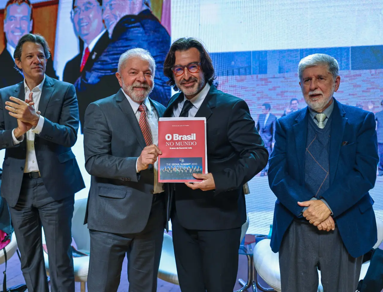 Lula relembra diplomacia durante lançamento de livro