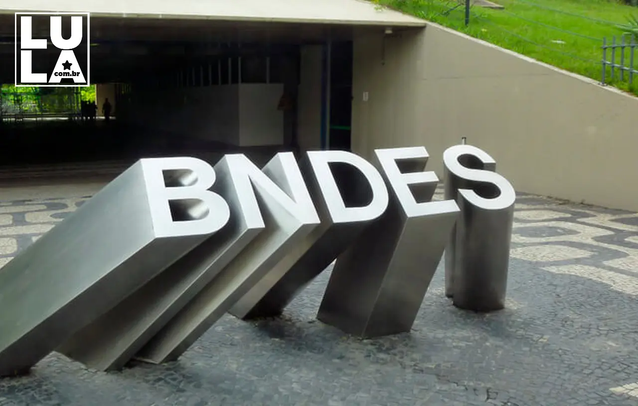 Bolsonarista usa BNDES para financiar loja de armas