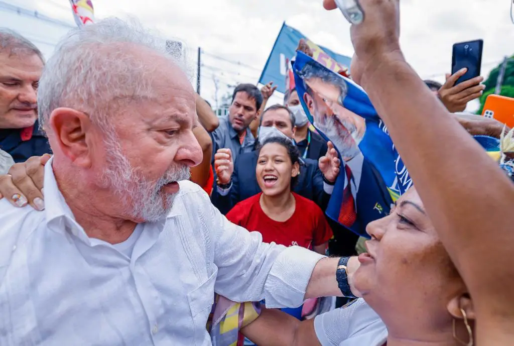 Lula abraça o povo durante visita em Manaus - setembro de 2022