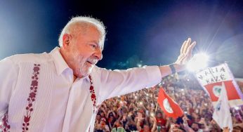 Lula assina manifesto em defesa da democracia no Brasil