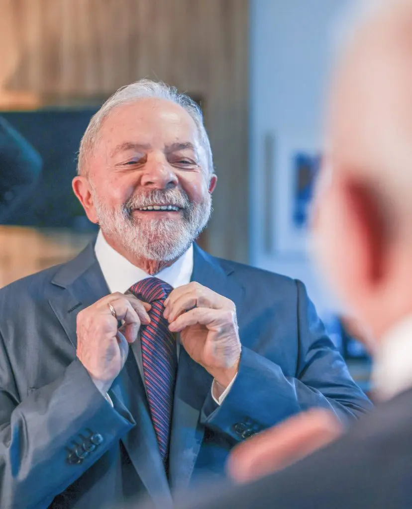 Lula preparado para o Jornal Nacional
