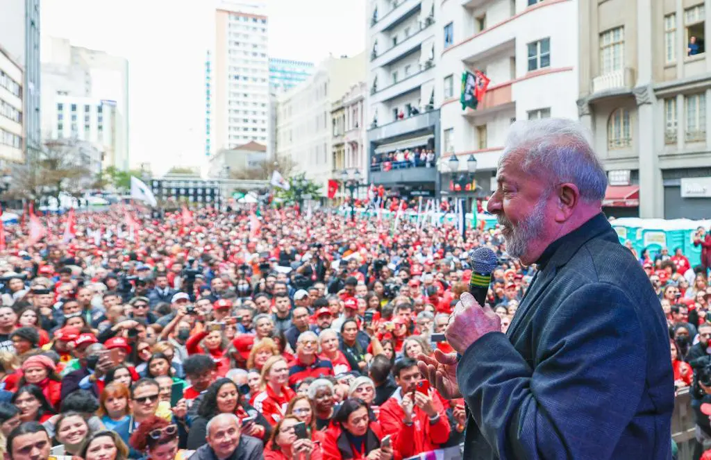 Lula em Curitiba “O povo e um metalúrgico vão consertar esse país”
