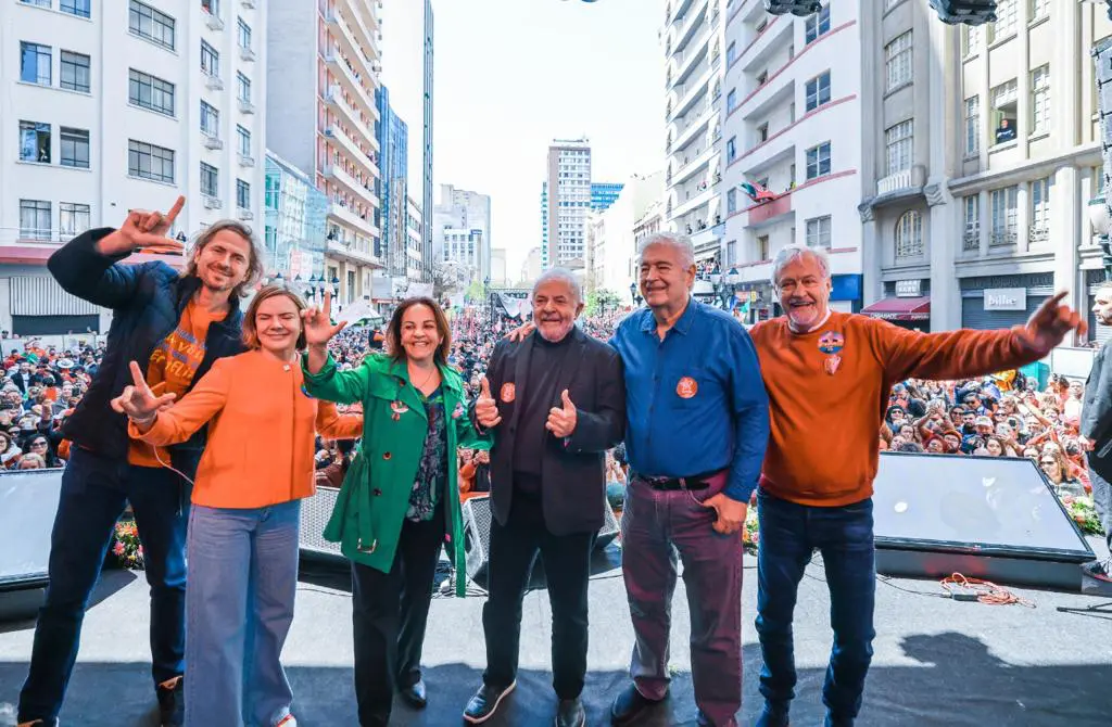 A sociedade vai participar das decisões, diz Lula