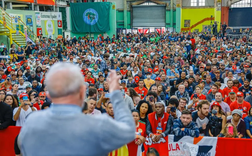 Estado deve garantir renda aos jovens, diz Lula