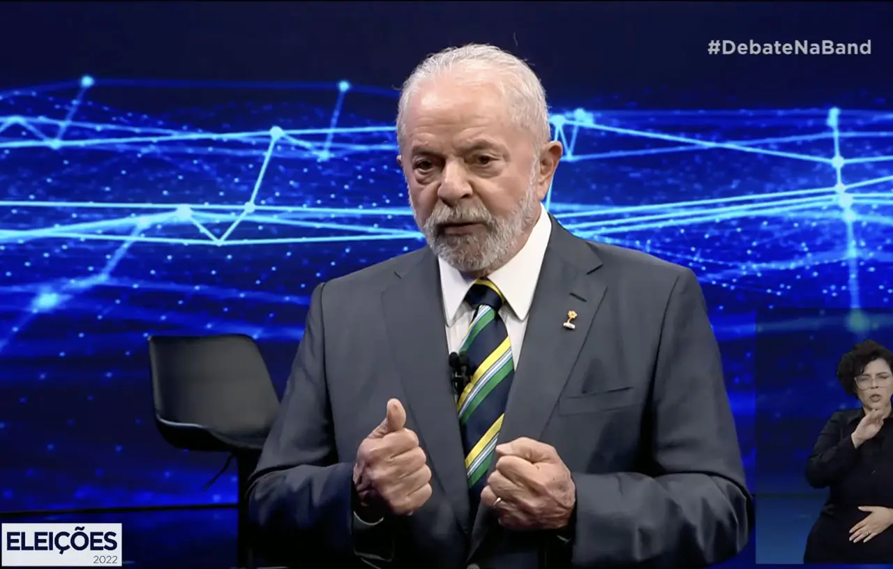 Povo pobre vai voltar a ter cidadania outra vez, diz Lula em debate