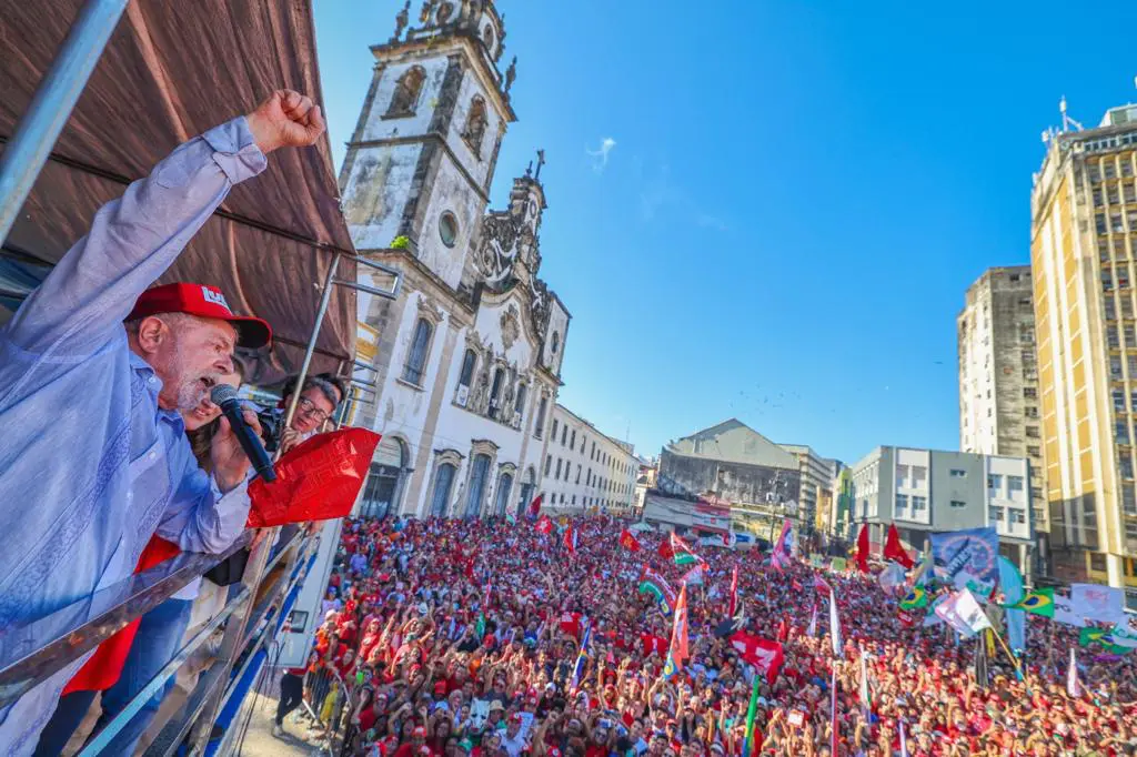 Vida no Nordeste melhorou e vai melhorar mais, diz Lula em Recife