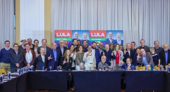 Somos a geração que pode tirar o país do atraso, diz Lula ao receber apoio de personalidades