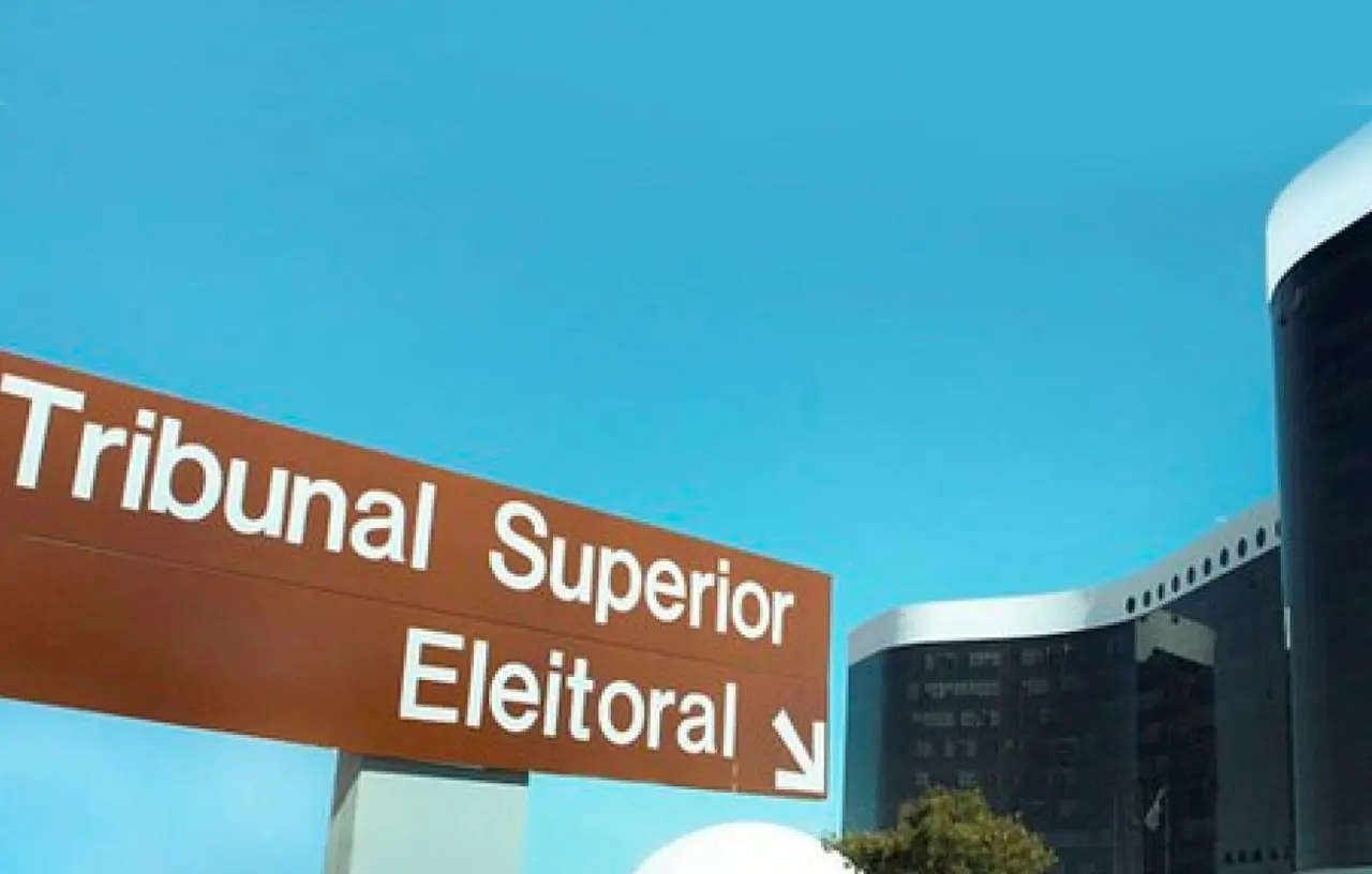 Campanha de Lula pede multa a Bolsonaro por descumprir ordem do TSE