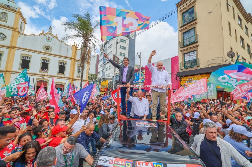 Caminhada de Lula e Alckmin em Guarulhos leva multidão ao Calçadão Dom Pedro