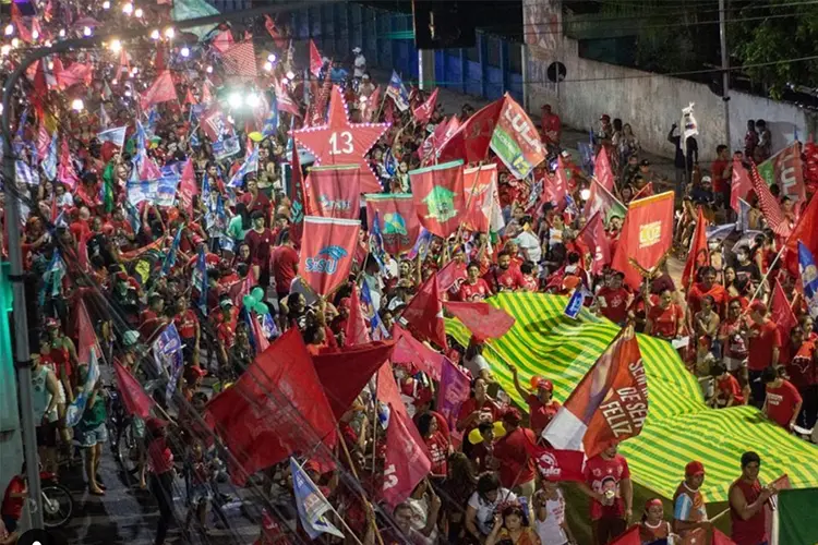 Povo foi às ruas em todo Brasil demonstrar seu apoio a Lula