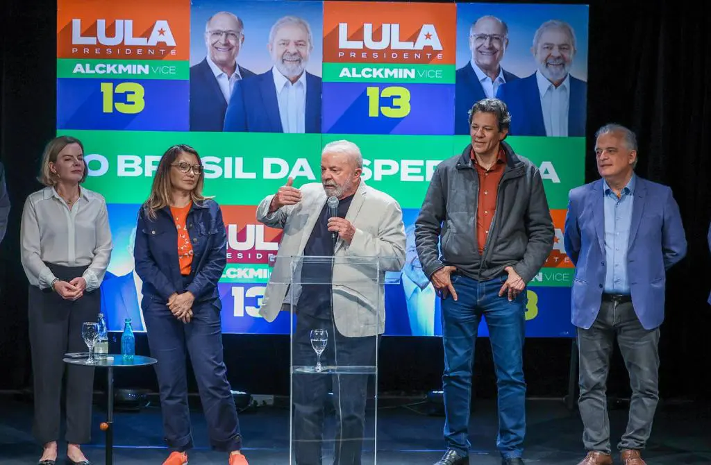 O povo tem o direito de voltar a ser feliz outra vez, diz Lula