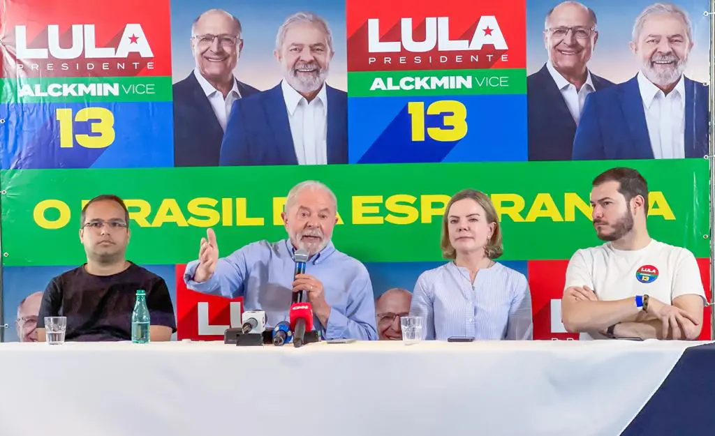 Lula e Gleisi denunciam campanha de Bolsonaro pautada em mentiras