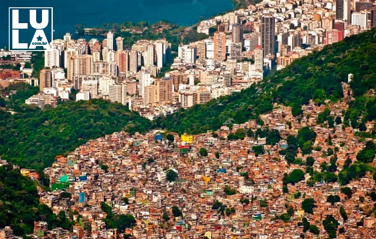 ‘Na favela mora trabalhador’: RJ reage a preconceito de Bolsonaro e suas fakes