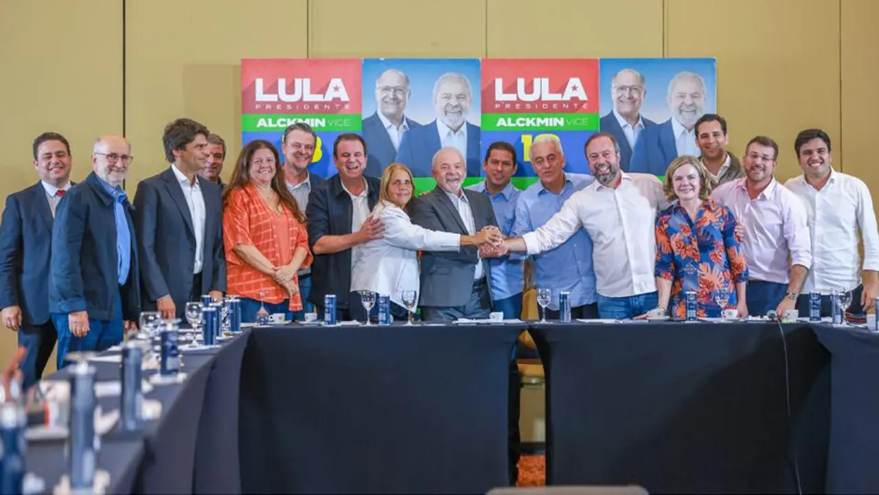 Lula recebe apoio de políticos do PSD