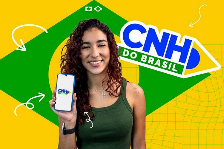 Texto mostra uma menina com o aplicativo da CNH do Brasil aberto