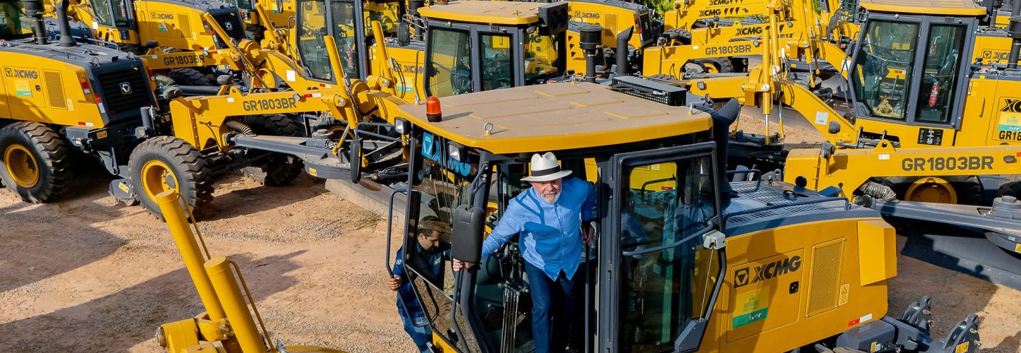 O presidente Lula em tratores. Investimento do Novo PAC em Minas supera 160 bilhões de reais