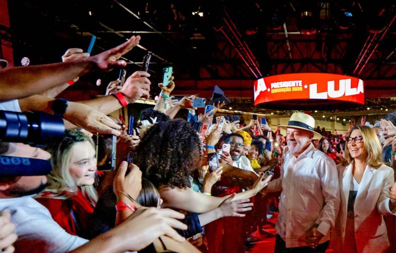 Lula defende plano de dez anos para transformar o Brasil com foco em educação