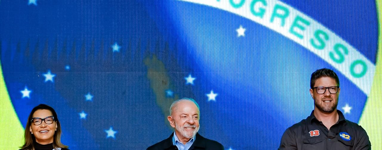Presidente Lula em ato de campanha em Curitiba